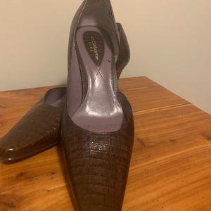 Worn twice. Liz Claiborne Flex pumps